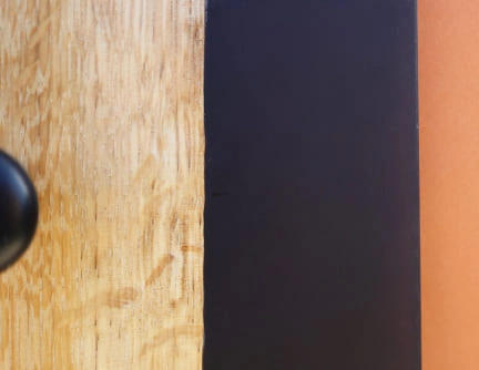 Porte-manteaux chêne et résine noir elementti